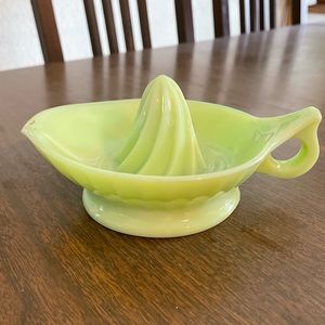 Jadeite juicer